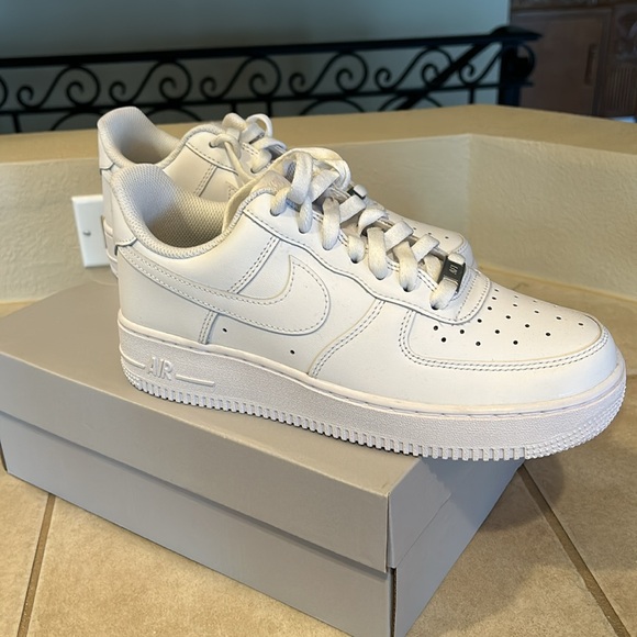 Nike Air Force 1 WMNS 7.5 - Picture 3 of 12